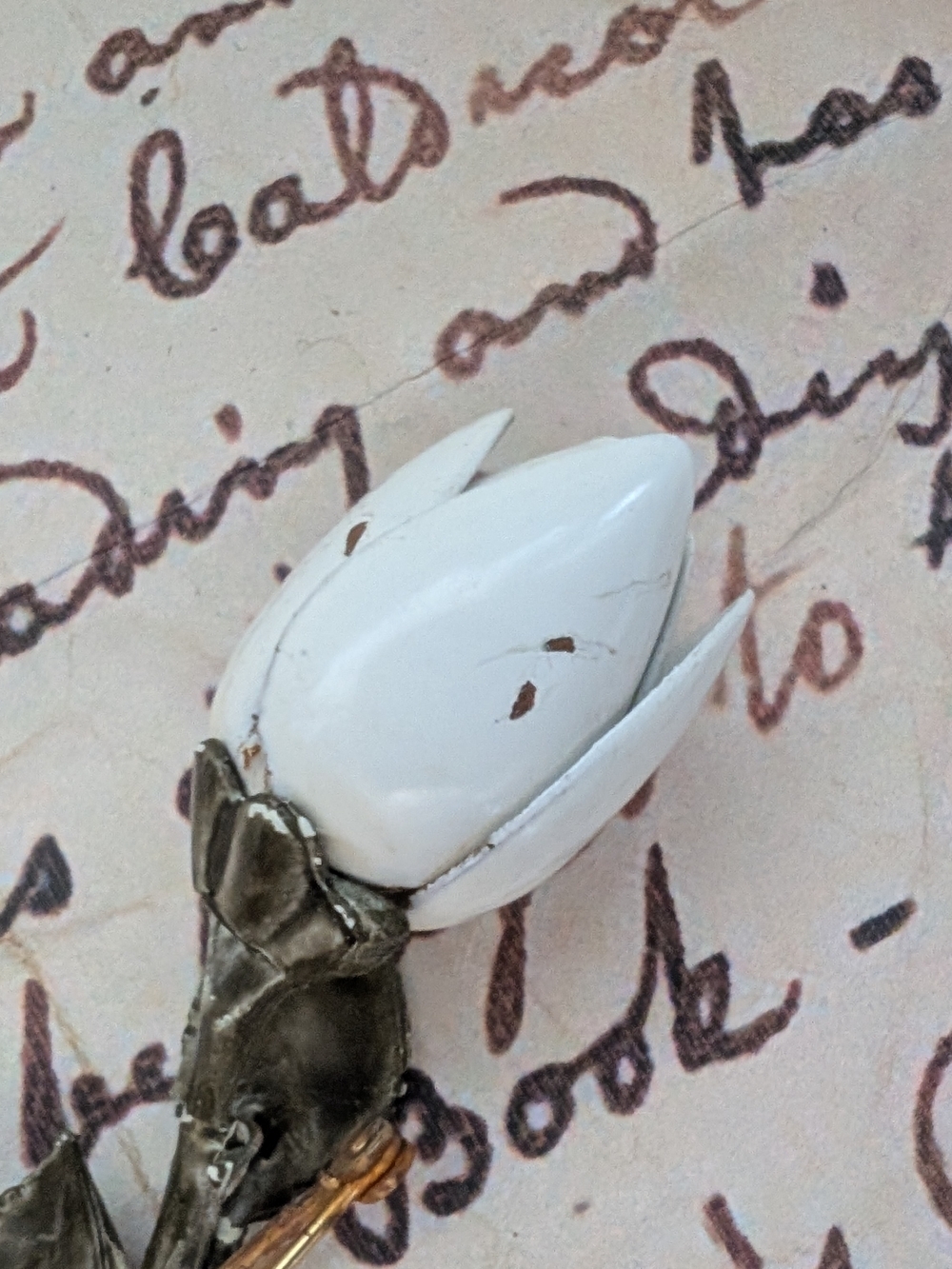 1930s Vintage White Tulip Flower Brooch - Silver Tone Leaf Stem - Picture 8 of 11